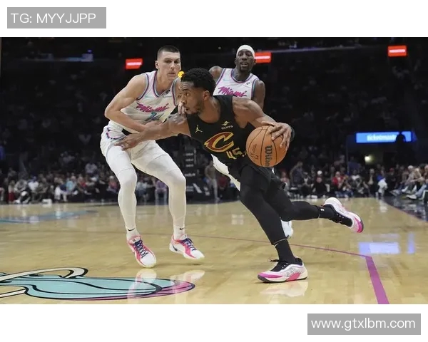 雄鹿与热火的对决谁能在季后赛中笑到最后分析与展望