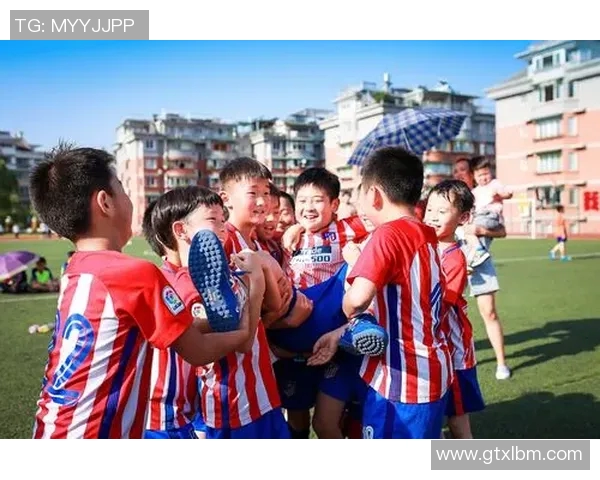 卡拉卡斯与自由队的激烈对决展现足球魅力与团队精神的巅峰对抗