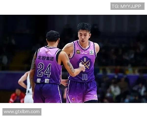 江苏男篮迎战北京北控全力争胜展现团队实力与战术配合
